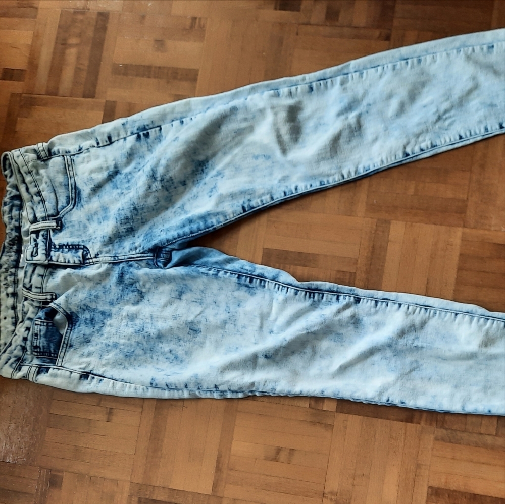Distressed Jeans - Picture 1 of 4